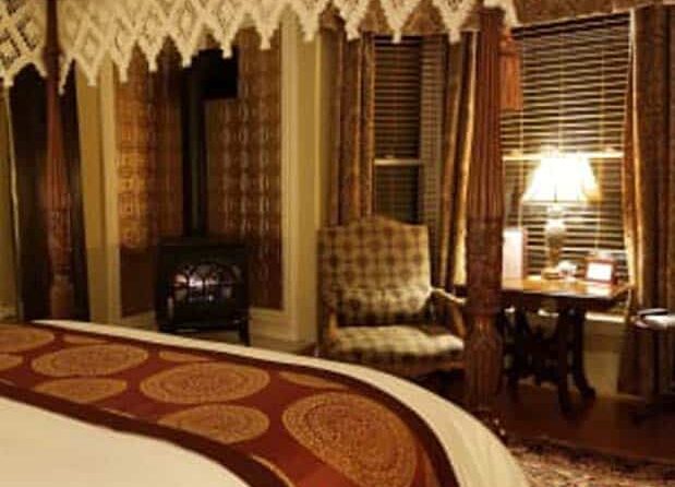 Salon Room with 4-poster canopy bed and chairs for relaxing